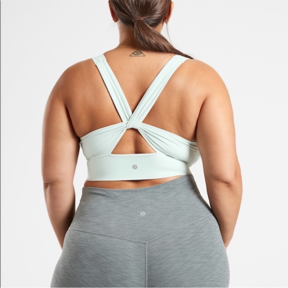 Athleta Warrior Longline Twist Sports Bra in Horizon Gray, S